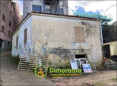 Foto Appartamento in via della Pineta, Tempio Pausania Centro di 99 m²