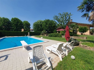 Foto Villa unifamiliare a Conselve di 570 m² con 15 locali in vendita