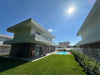 Foto Villa unifamiliare a Appiano Gentile di 150 m² con 4 locali in vendita