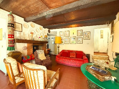 Foto Appartamento a Saludecio Centro di 155 m² con 6 locali in vendita