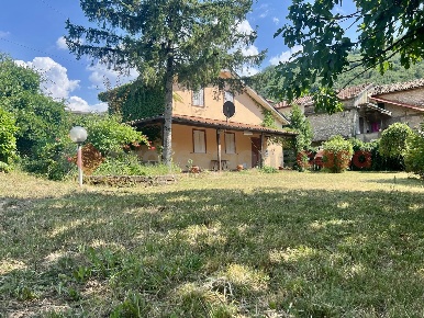 Foto Casa indipendente in Via fontana 10, Torre Cajetani di 160 m²