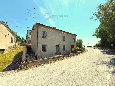 Foto Casa indipendente a Saludecio di 162 m² con 6 locali in vendita
