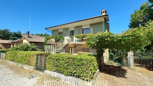 Foto Villa a schiera a San Venanzo di 250 m² con 10 locali in vendita