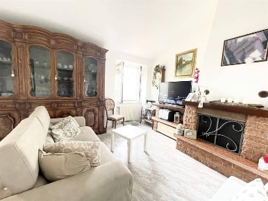 Foto Appartamento a Castelnuovo Magra Centro di 140 m² con 6 locali