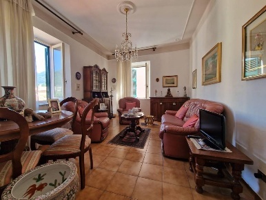 Foto Appartamento a Carrara Centro di 70 m² con 4 locali in vendita
