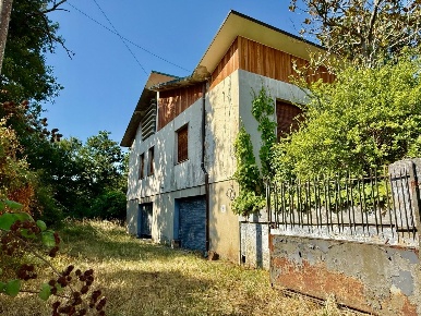 Foto Villa unifamiliare a Castelfranco di Sotto di 300 m² con 9 locali
