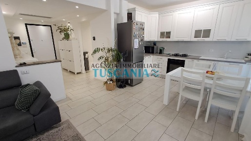 Foto Appartamento a Cecina Cecina Centro di 95 m² con 4 locali in vendita