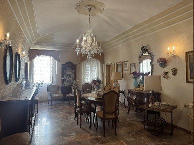 Foto Appartamento a San Vincenzo Centro di 150 m² con 5 locali in vendita