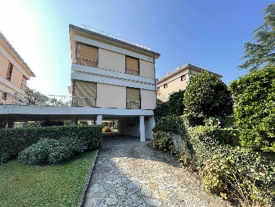 Foto Appartamento in Via della Pineta 37, Arenzano Pineta di 70 m²