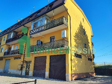 Foto Appartamento in Via Giovanni Leone 19, Tito di 110 m² con 6 locali