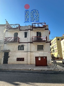 Foto Casa indipendente a San Ferdinando di Puglia di 270 m² con 10 locali
