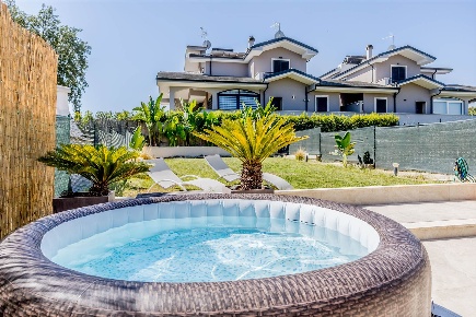 Foto Villa unifamiliare in Via Monte del Marmo 103, Roma Torresina di 60 m²