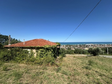 Foto Villa unifamiliare in Via Cavoni, Giulianova Centro di 4800 m²