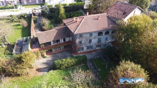 Foto Casa indipendente in Via La Pieve, Cortemilia di 350 m² con 10 locali