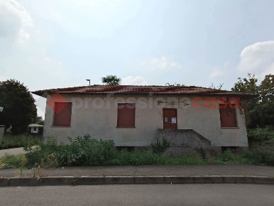 Foto Villa singola in Via casorezzo 20, Parabiago di 130 m² con 3 locali