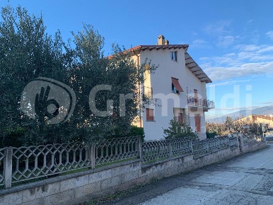 Foto Casa indipendente in Via Primo Maggio 1, Bevagna Centro di 550 m²