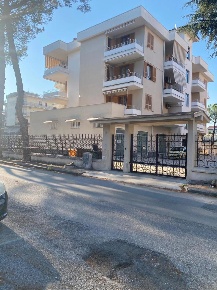 Foto Appartamento in Via G. Amendola 1, Aversa di 310 m² con 5 locali