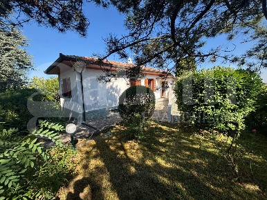 Foto Villa singola in Via Montelungo 3, Colli Verdi di 320 m² con 7 locali