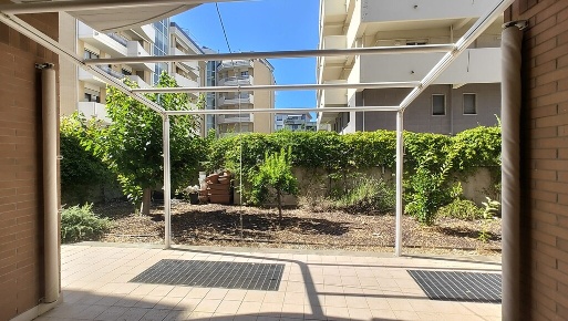 Foto Appartamento in Via Giulio Cesare 82, Vasto con 6 locali in vendita