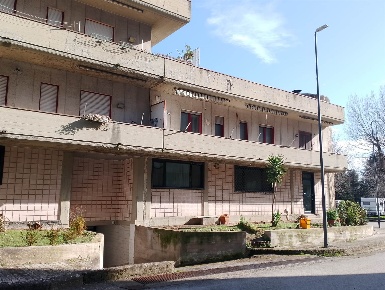 Foto Appartamento in VIA FANZAGO, Avellino di 150 m² con 4 locali