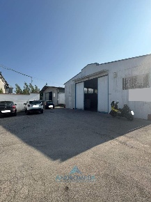 Foto Capannone industriale a Giugliano in Campania di 1200 m² con 1 locali