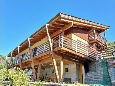 Foto Villa bifamiliare in fraz Plane, Nus di 350 m² con 10 locali
