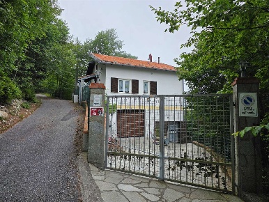 Foto Casa indipendente in via Giro di Loano 14, Villaggio Rocca Barbena
