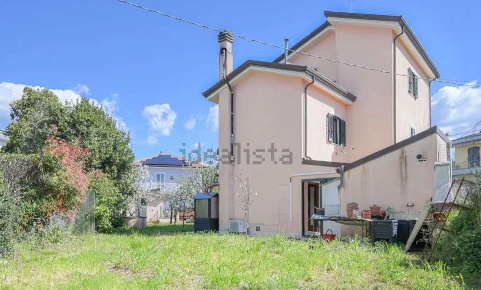 Foto Appartamento a Sarzana in vendita