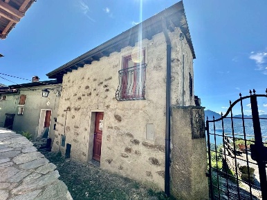 Foto Appartamento in via comasira, Taceno di 95 m² con 3 locali in vendita