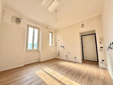 Foto Appartamento in Via Azone, Roma di 68 m² con 3 locali in vendita