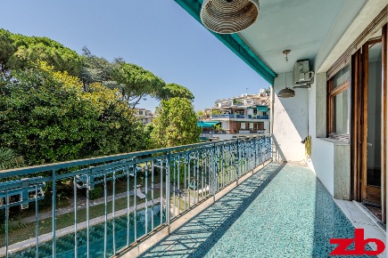 Foto Appartamento in Via Cirenaica, Genova Albaro di 185 m² con 8 locali