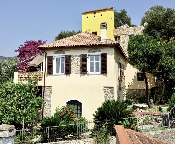 Foto Rustico in via Glori 36, Diano San Pietro Centro di 150 m² in vendita