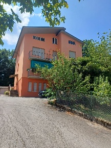 Foto Appartamento a Fornovo di Taro con 5 locali in vendita