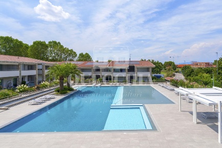 Foto Appartamento in Via Venezia, Desenzano del Garda Rivoltella di 130 m²