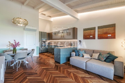 Foto Appartamento in Via Venezia, Desenzano del Garda Rivoltella di 130 m²