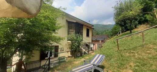 Foto Appartamento a Santo Stefano d'Aveto di 100 m² con 6 locali in vendita