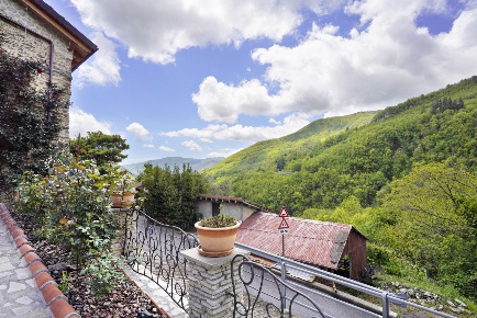 Foto Villa bifamiliare in Via Dante Alighieri snc, Armo di 353 m²