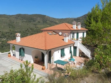 Foto Villa unifamiliare in Strada della villa, Seborga di 914 m² in vendita