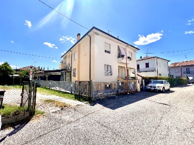Foto Appartamento a Cesena di 207 m² con 6 locali in vendita
