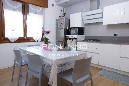 Foto Villa bifamiliare in VIA DANTE ALIGHIERI, Istrana Centro di 175 m²