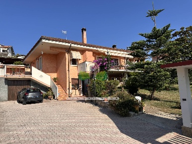 Foto Casa indipendente in via civita, Martinsicuro di 290 m² con 8 locali