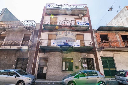 Foto Casa indipendente in Via Turi D'agostino, Aci Catena Centro di 360 m²