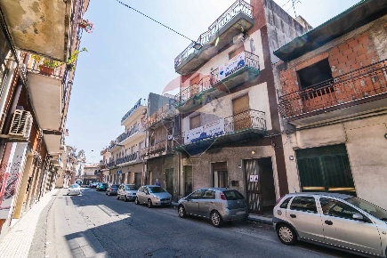 Foto Casa indipendente in Via Turi D'agostino, Aci Catena Centro di 360 m²