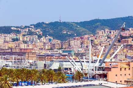 Foto Appartamento in Vico Delle Camelie, Genova Molo di 75 m² con 5 locali