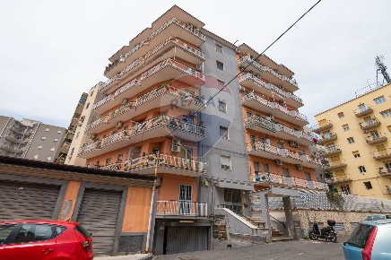 Foto Appartamento in Via Mineo, Catania Cibali di 140 m² con 5 locali