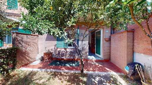 Foto Villa a schiera in Via Due Madonne, Massa in vendita