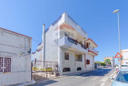Foto Villa singola in Vico XIII Macchie, Bari Palese di 228 m² con 7 locali