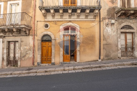 Foto Appartamento in Via XXIV Maggio, Ragusa Centro di 65 m² con 6 locali