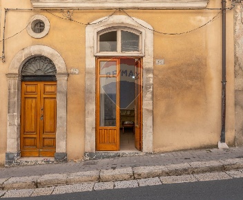 Foto Appartamento in Via XXIV Maggio, Ragusa Centro di 65 m² con 6 locali