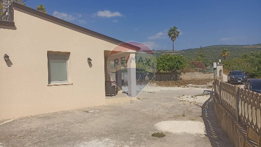 Foto Villa singola in c/da petraro, Chiaramonte Gulfi di 135 m² in vendita